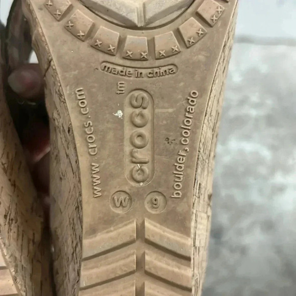 Strappy  crocs - Picture 5 of 5